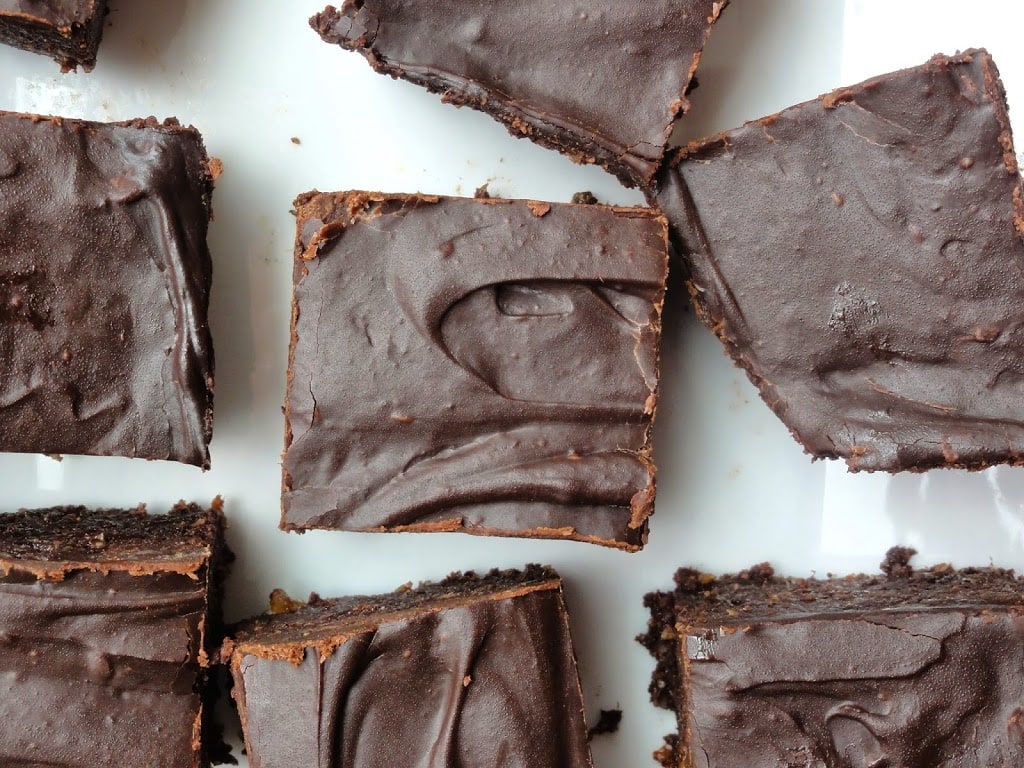 Raw Chili Chocolate Brownies with Fudge Glaze