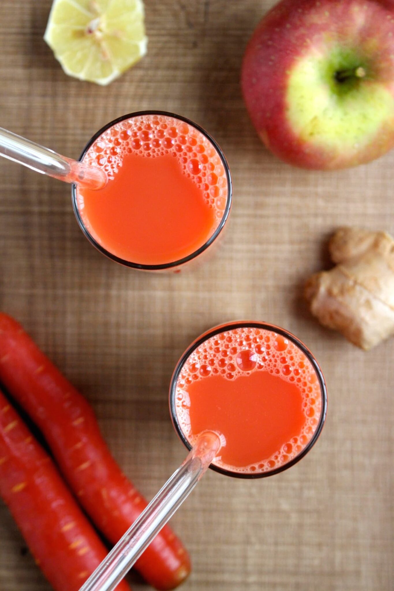 How to Make Juice Using a Blender! Easy Apple, Carrot & Ginger Juice!