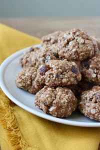 Chewy Vegan Oatmeal Date Cookies