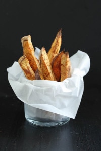 Ölfreie gebackene Süßkartoffelpommes im Glas