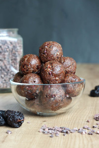 Made with dried dates and prunes, caramel-y pecans, and rich cocoa powder, these Chocolate Pecan Prune Energy Bites are a healthy and delicious way to satisfy your sweet tooth.