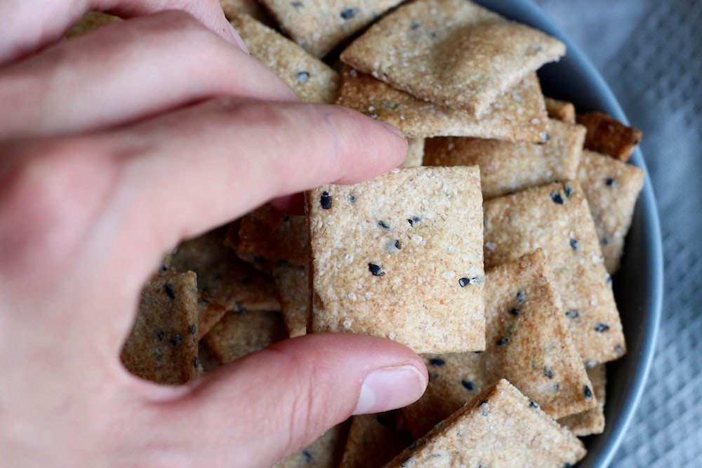 homemade-whole-grain-sesame-crackers-1