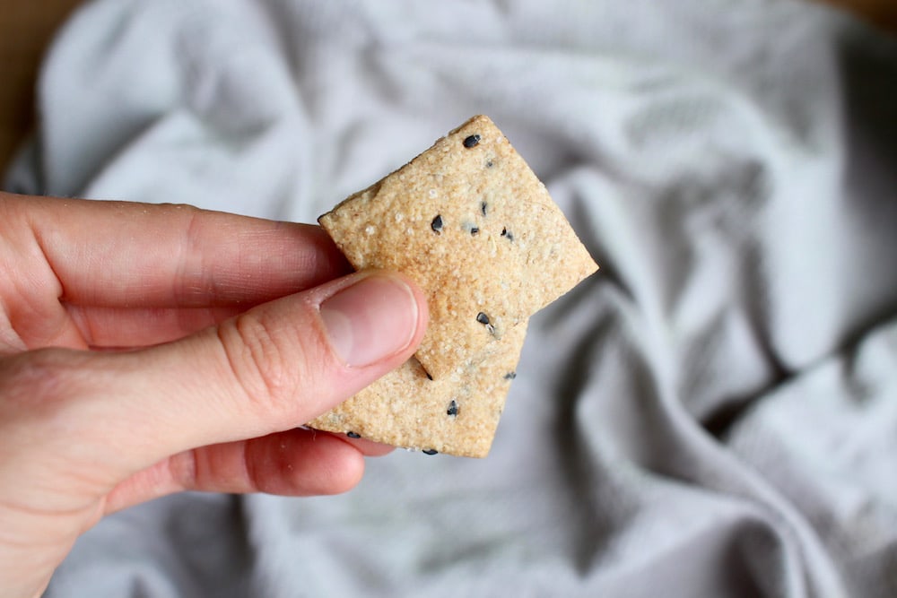 homemade-whole-grain-sesame-crackers-3