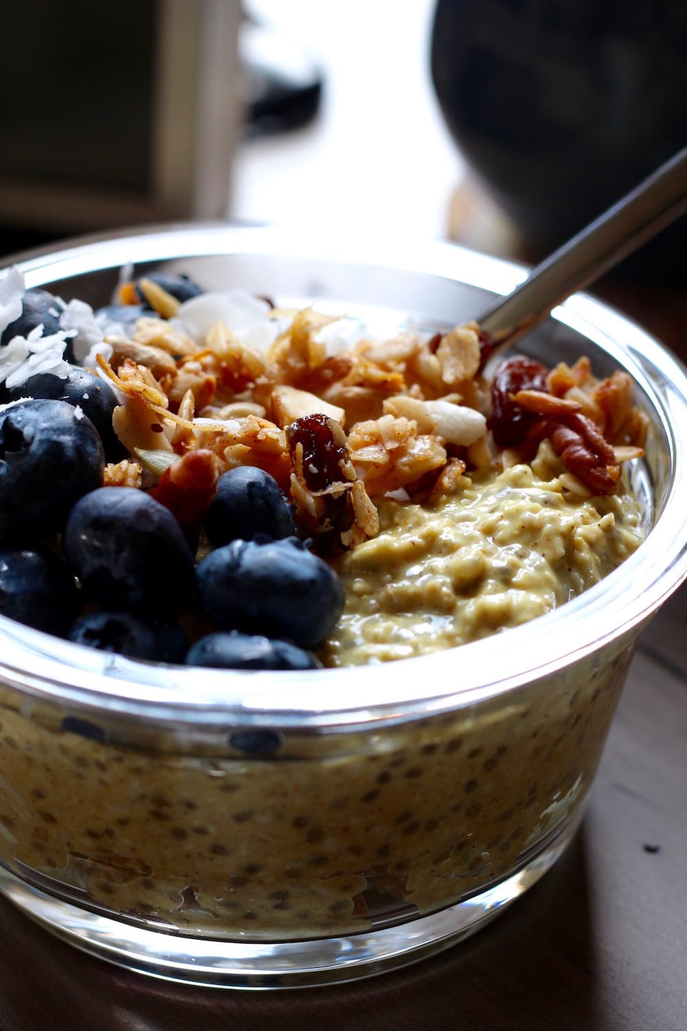 https://theconscientiouseater.com/wp-content/uploads/2018/03/Vegan-Golden-Milk-Overnight-Oats-4.jpg