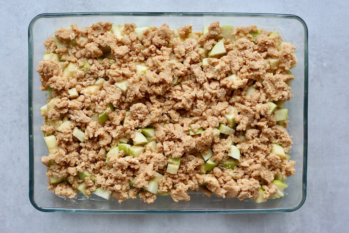 chopped up green apples topped with a crumb topping