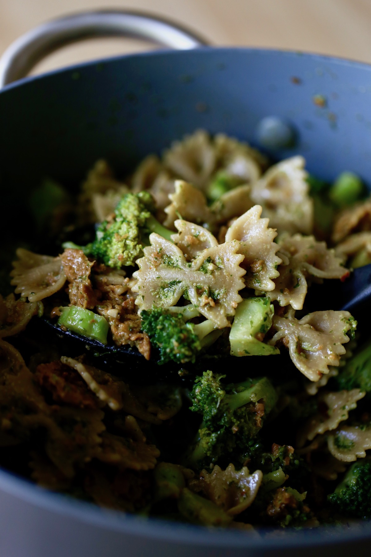 pesto pasta with sausage and broccoli in a large pot